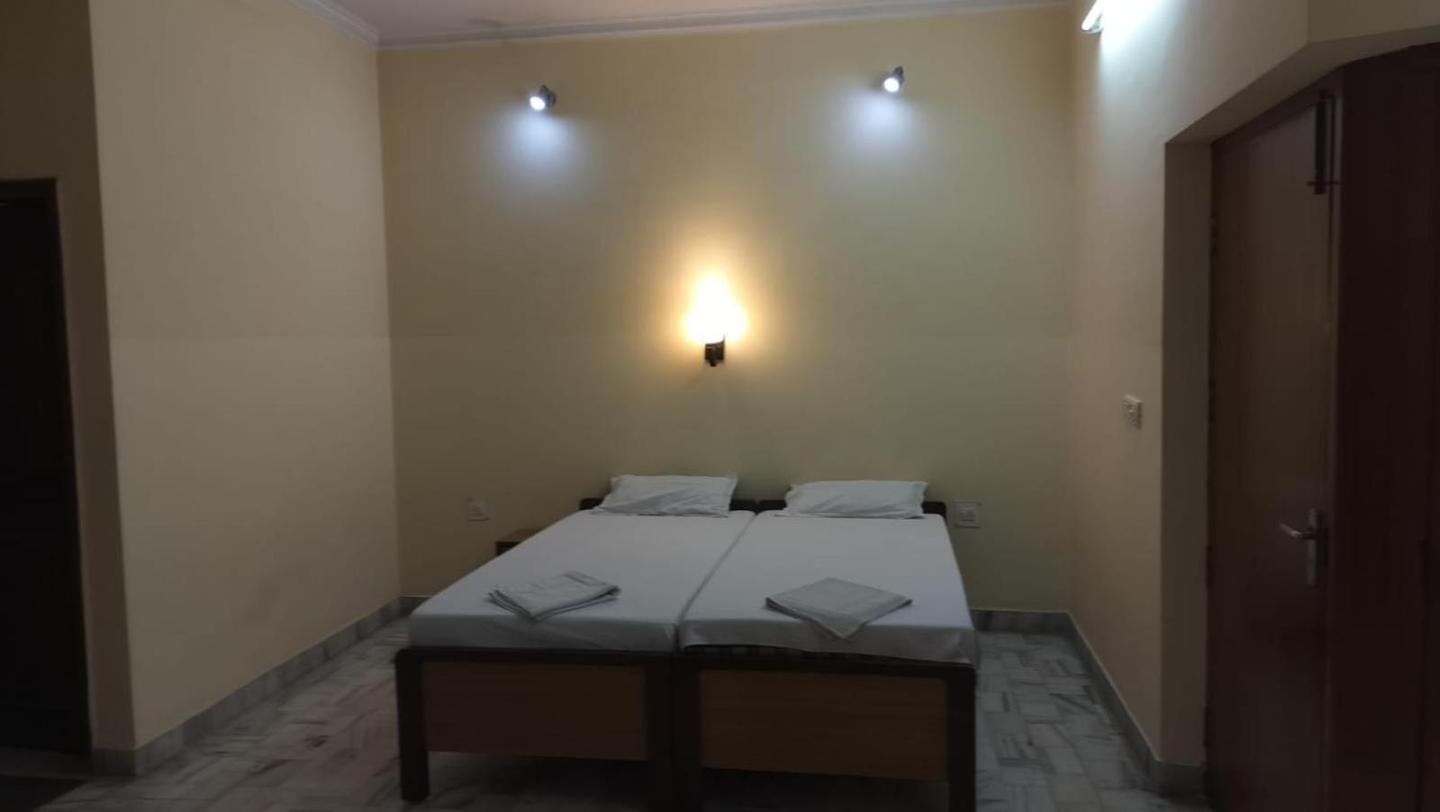 Sarnath Motel And Resort Varanasi Exterior photo